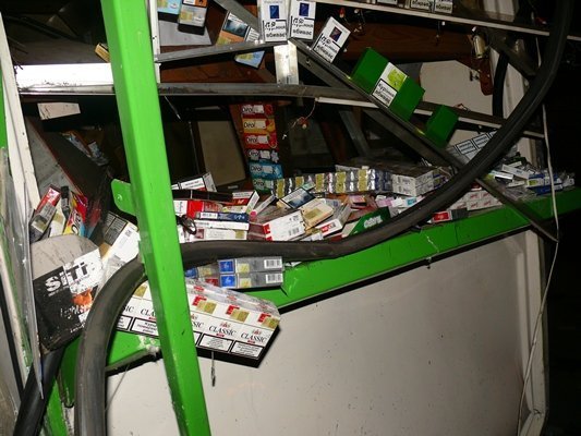 У Запоріжжі Toyota знесла кіоск і зупинку. ФОТО